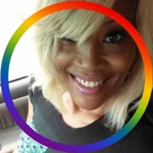 Meet your Posher, Debbie - Picture 1 of 1